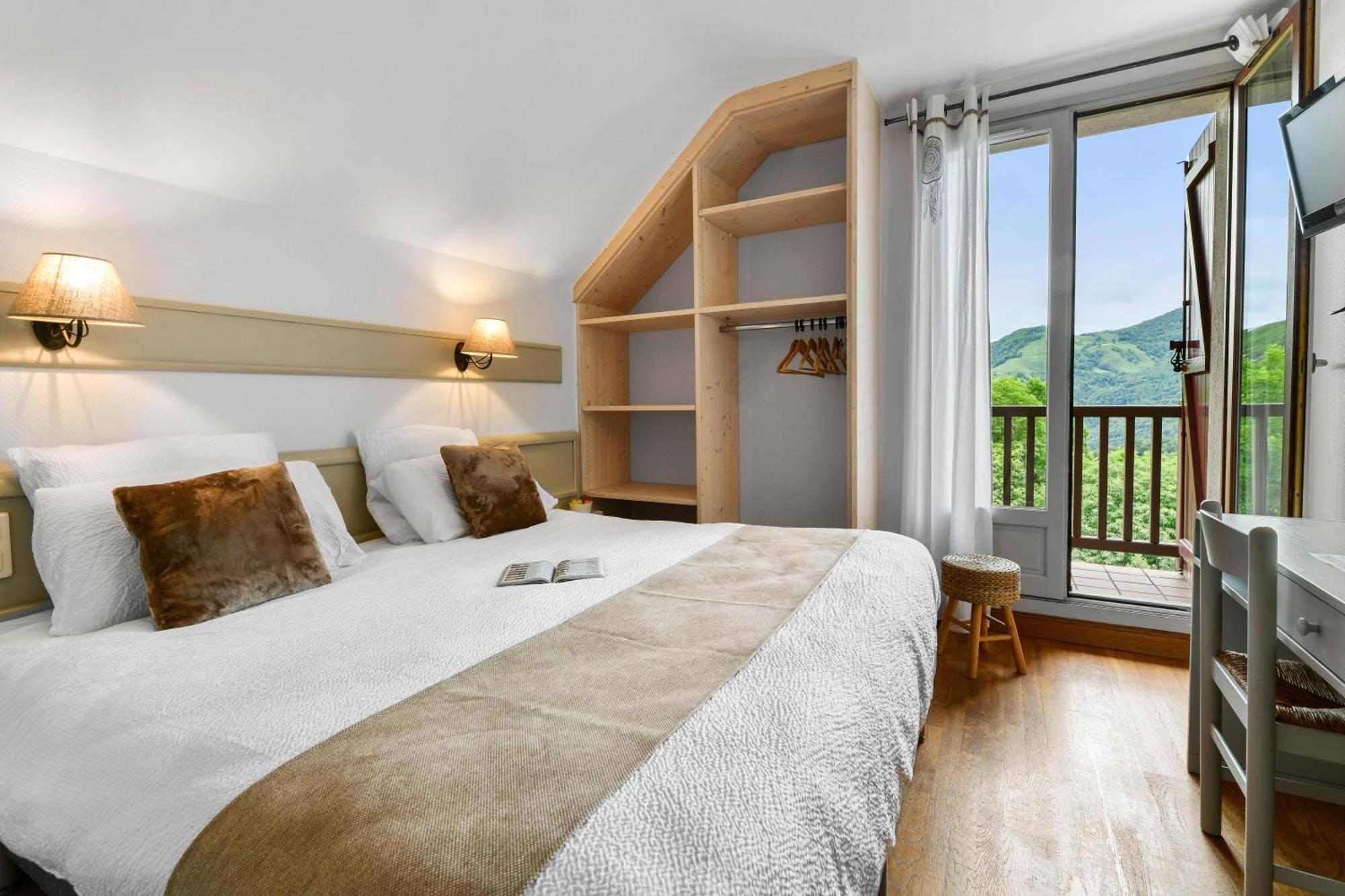 Logis Hotel Etchemaite Larrau Dış mekan fotoğraf