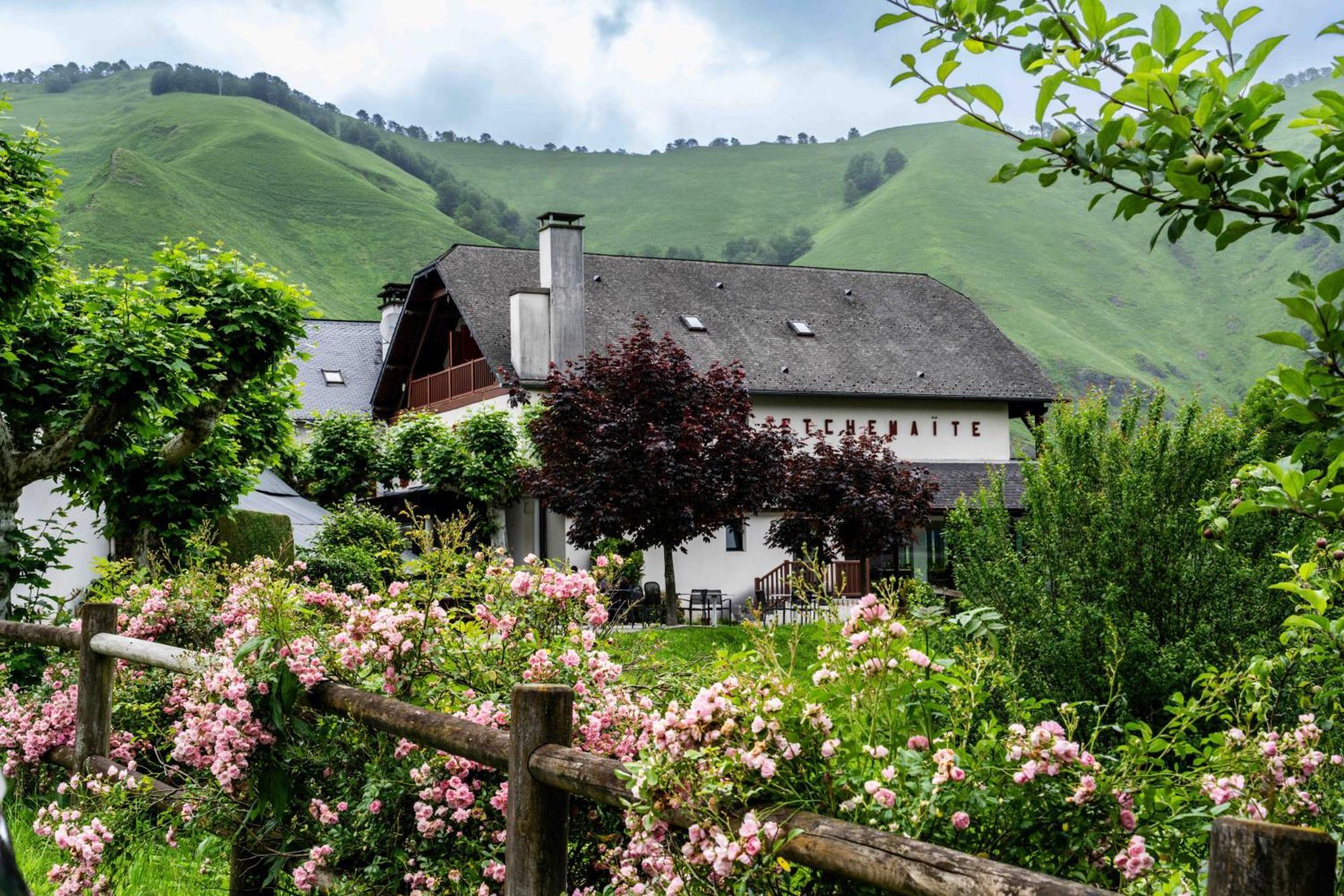Logis Hotel Etchemaite Larrau Dış mekan fotoğraf